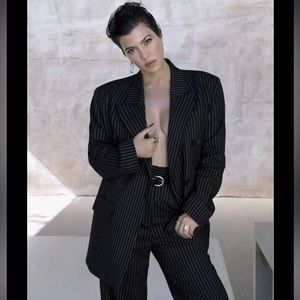 NWOT Kourtney Kardashian Barker black & white pinstripe blazer top size UK8/US4
